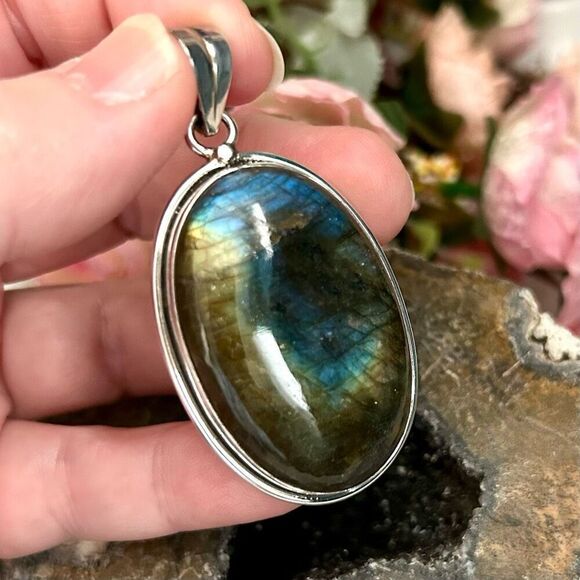 Sterling Silver Labradorite Large Oval Cabochon Pendant - Picture 6 of 7